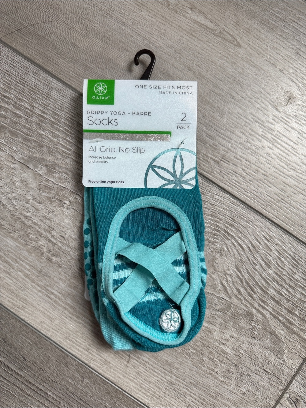 GAIAM Women's Grippy Yoga Socks - Teal & Light Teal